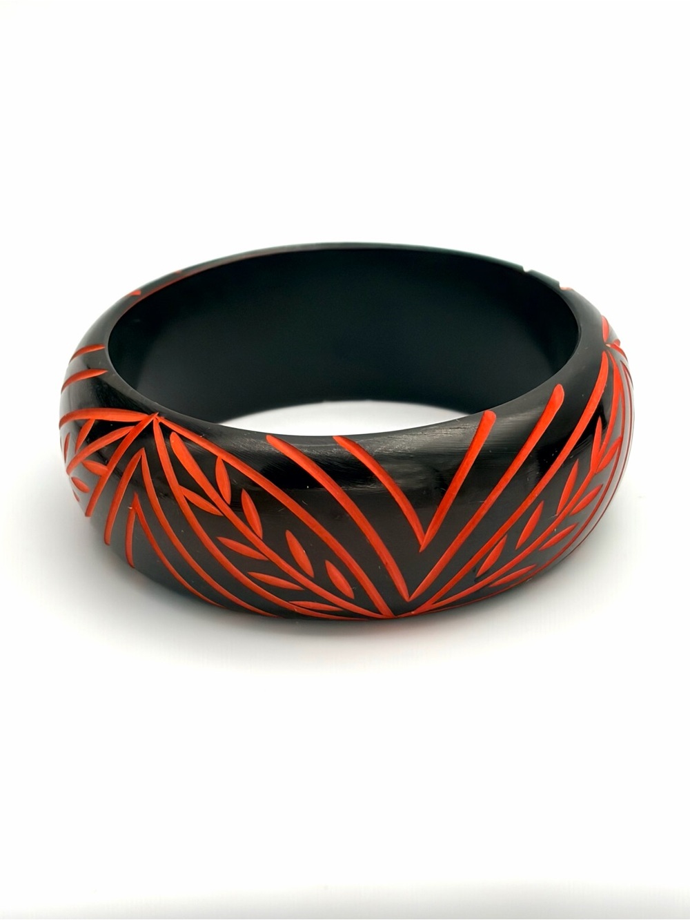 Vintage Bakelite Overdyed Black and Red Bak-a-Boo Resin Bangle, Chevron Leaf